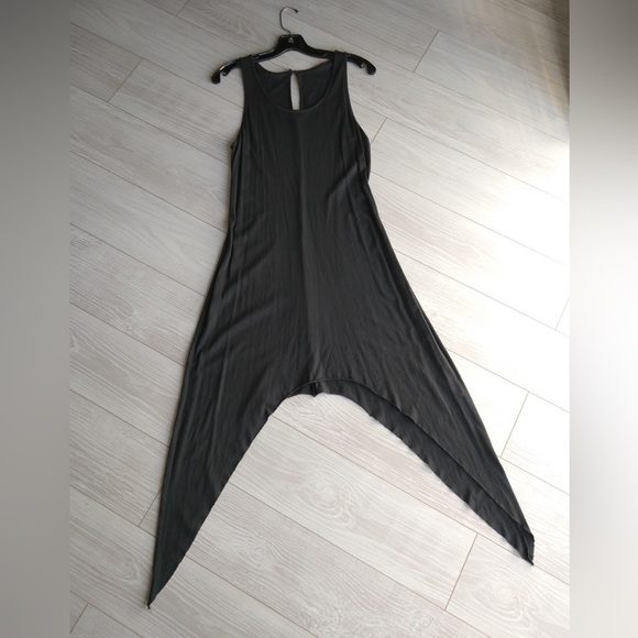 Pair of Drapy Dresses - Picture 2 of 12